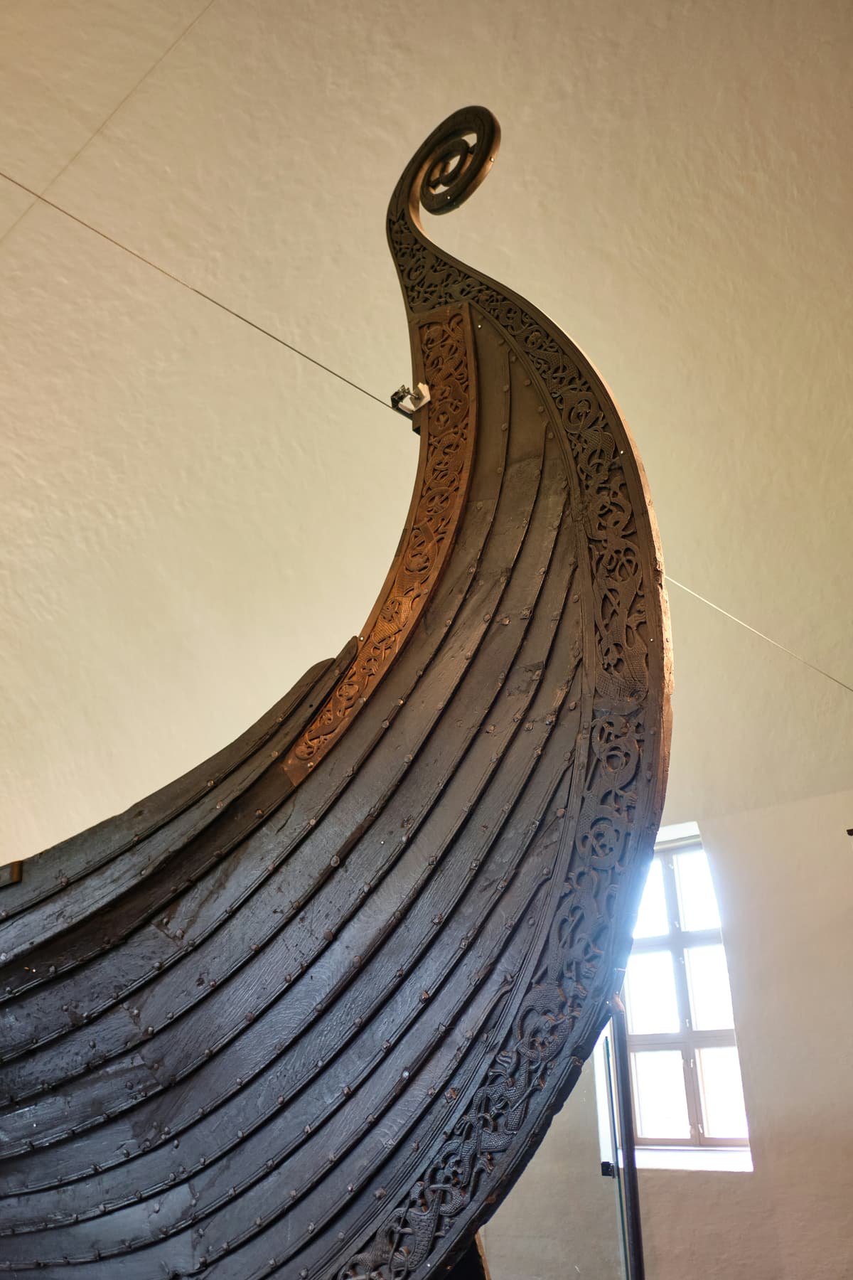Geschnitzter Bug eines original nachgebauten Langschiffs